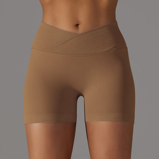 Bindu Curve – Shorts with a V-shaped waist and body focal point.