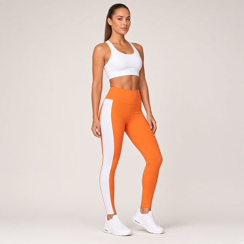 Agni Flow – calças de yoga laranja com faixa lateral branca, vista de corpo inteiro