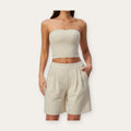 Conjunto de yoga Sukha Flow da Shamar bege aveia: top cai-cai e calções largos, vista de frente