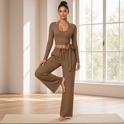 Dhara – Conjunto de Yoga com Top de Manga Comprida e Calças Largas – Pose da árvore em estúdio de yoga