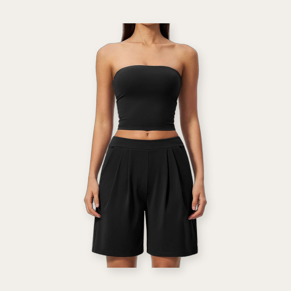Conjunto de yoga Sukha Flow da Shamar preto: top cai-cai e calções largos, vista de frente