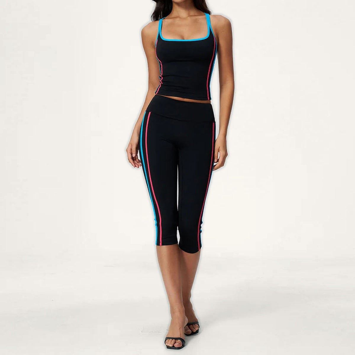 Conjunto desportivo Chaya preto com riscas laterais