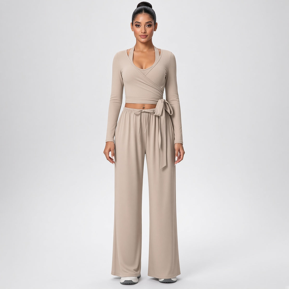 Dhara – Conjunto de Yoga com Top de Manga Comprida e Calças Largas – Cor Bege
