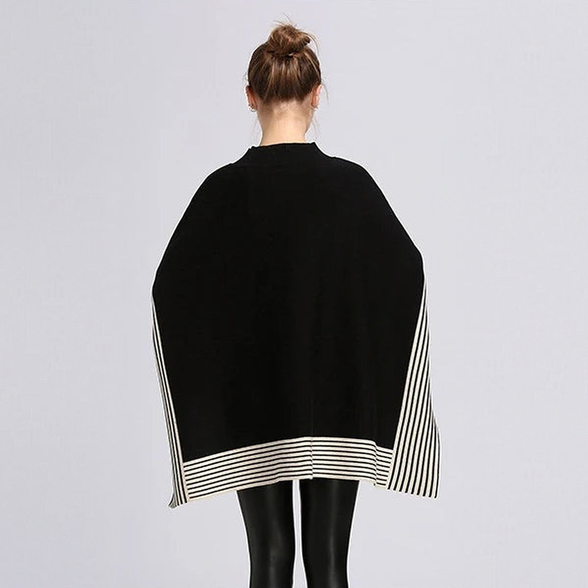 Bhumi – Poncho de Malha, costas, Preto
