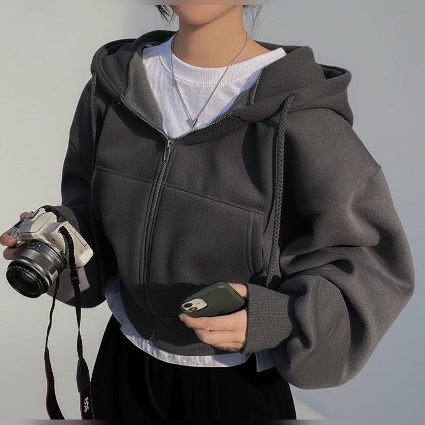 Sweatshirt Nova Flow cropped cinzento-escuro com fecho e capuz – vista de frente