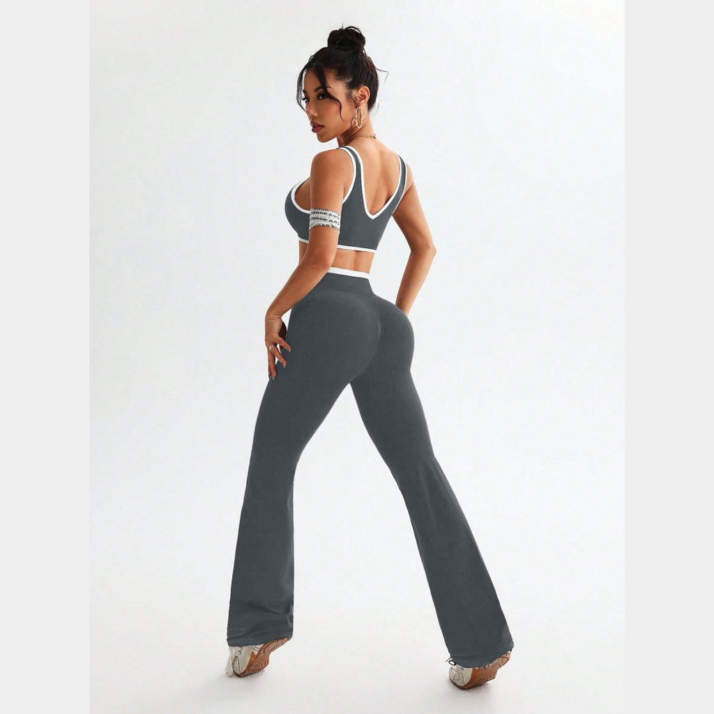 Conjunto Tova cinzento com top e calças à boca de sino – vista de costas