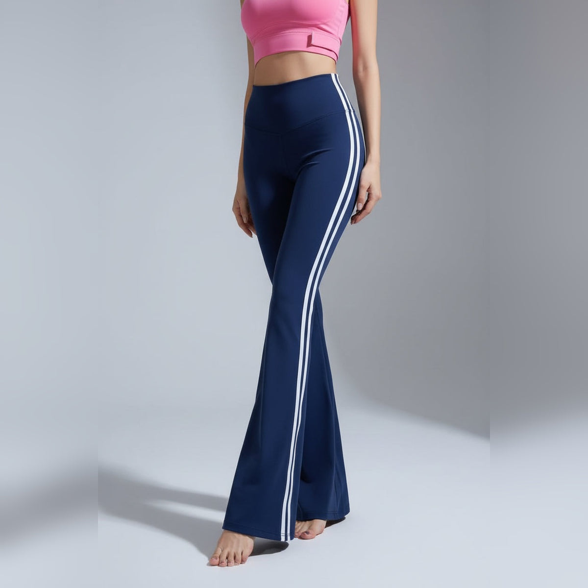 Leggings à boca de sino Aether Stripes azul-escuras com riscas brancas – vista lateral