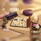 Caderno Nadir aberto com cartas e cristais numa mesa decorada – lifestyle