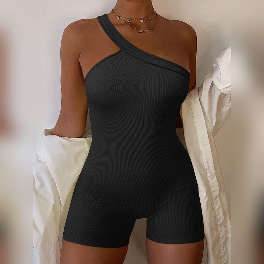 Macacão Ziv Onepiece preto de um só ombro – vista de frente
