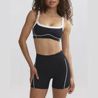 Conjunto Yara Vitality preto com top e calções – vista de frente
