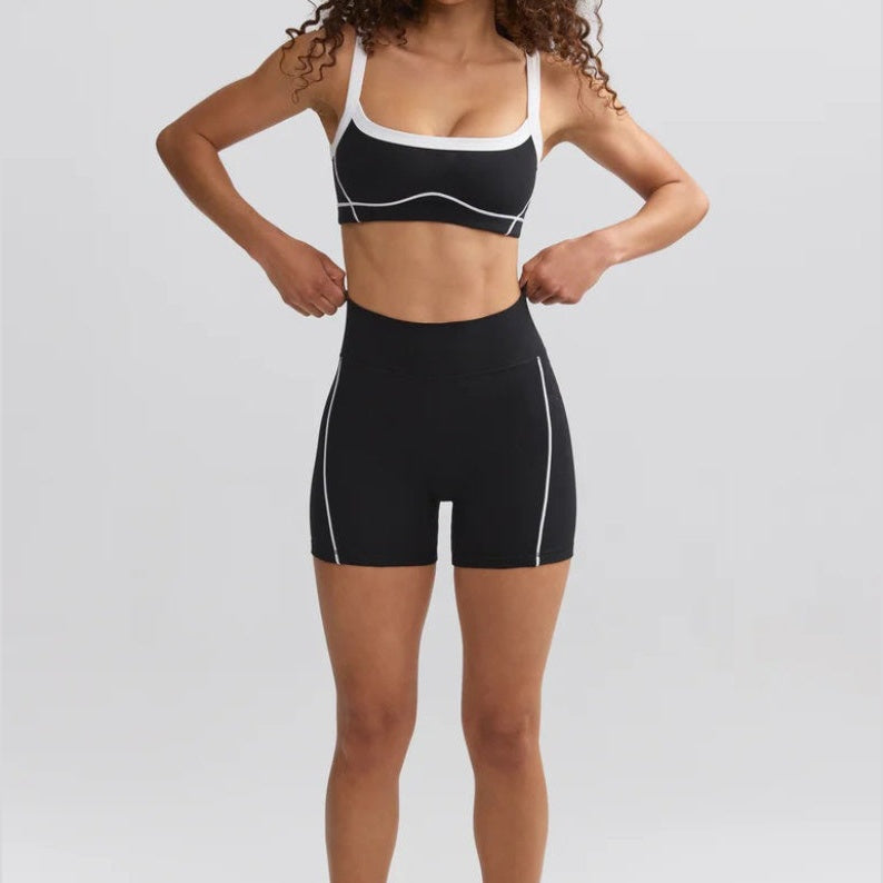 Conjunto Yara Vitality preto com top e calções – vista de frente