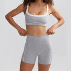 Conjunto Yara Vitality cinzento com top e calções – vista de frente
