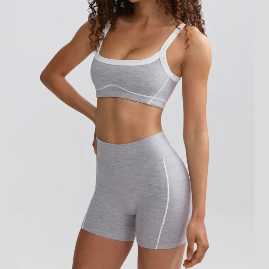 Conjunto Yara Vitality cinzento com top e calções – vista lateral