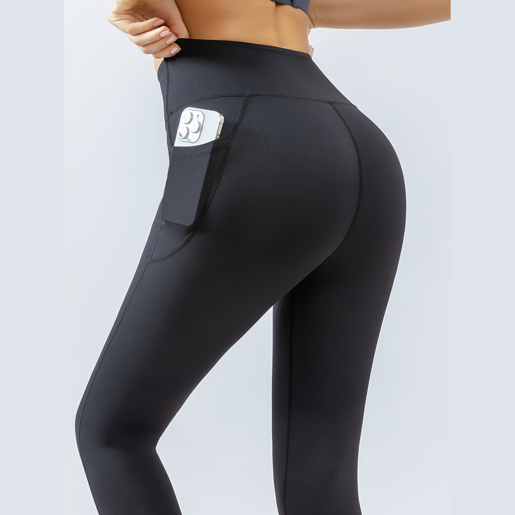Leggings Prithvi Pants pretas com bolso lateral – vista de costas