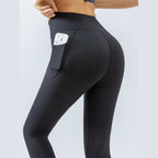 Leggings Prithvi Pants pretas com bolso lateral – vista de costas