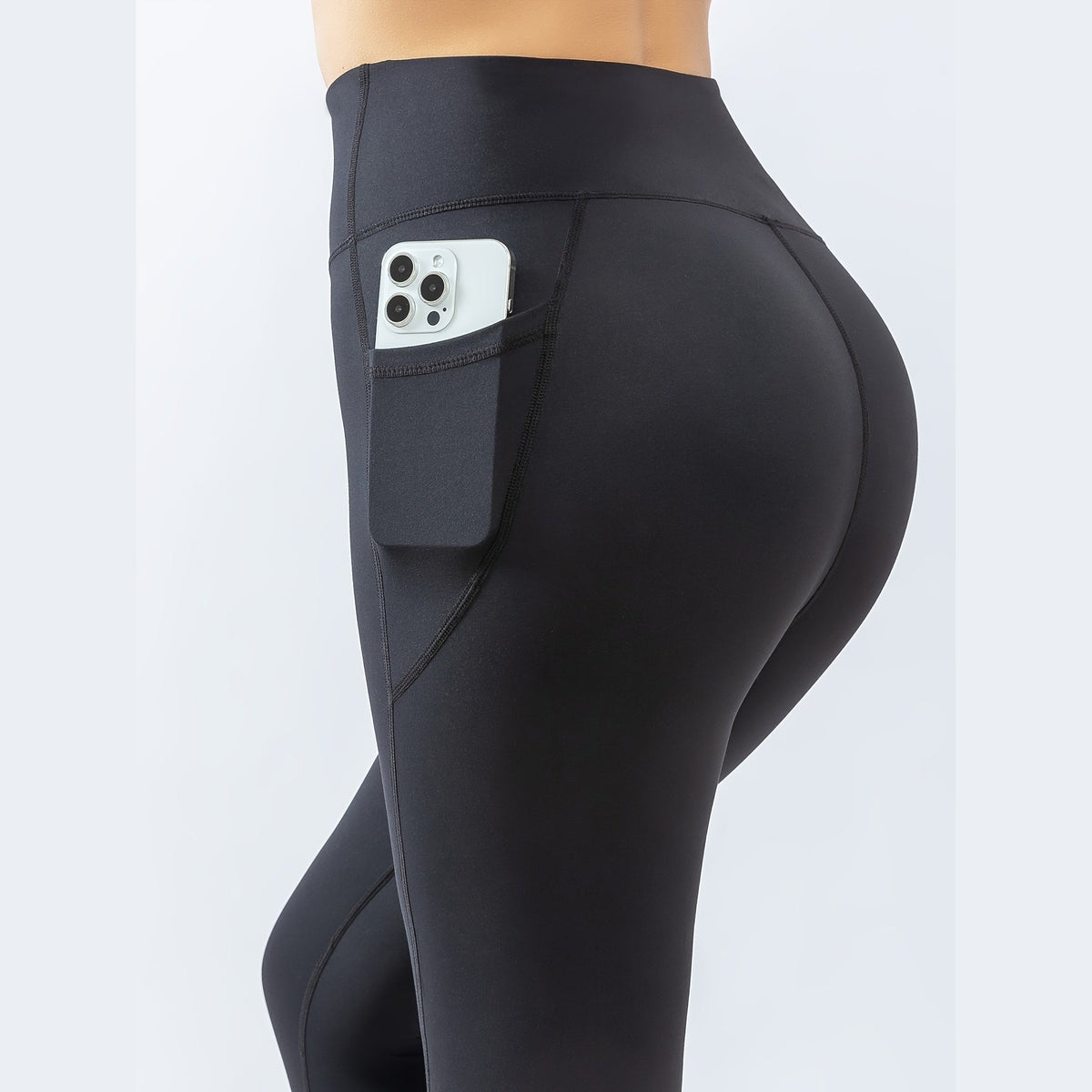 Leggings Prithvi Pants pretas com bolso para telemóvel – vista de costas