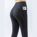 Leggings Prithvi Pants pretas de cintura alta com bolso – vista de costas