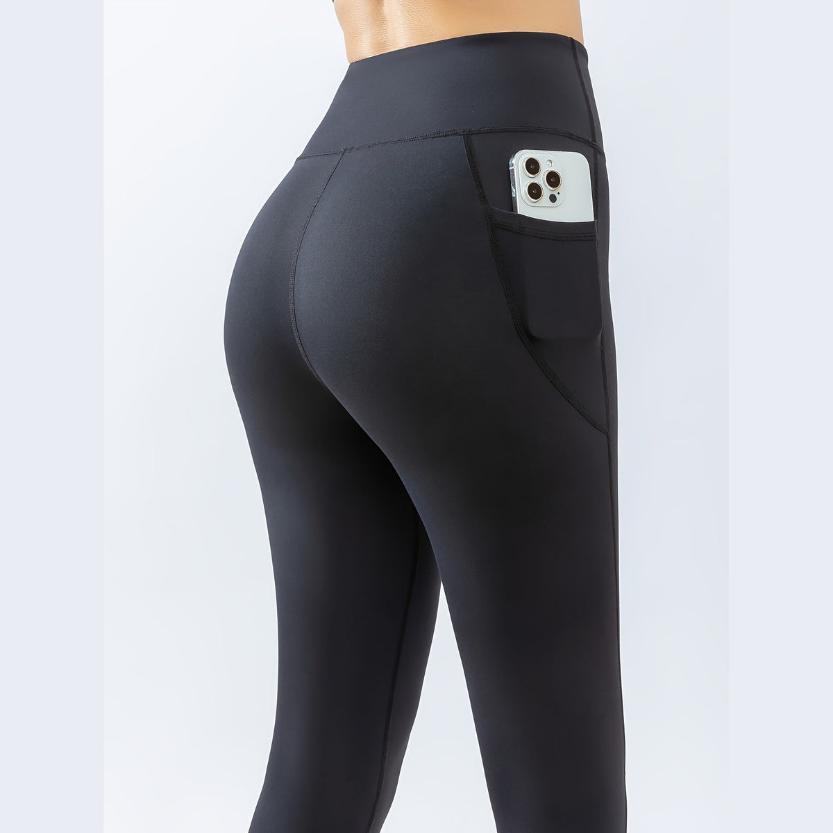 Leggings Prithvi Pants pretas de cintura alta com bolso – vista de costas