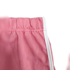 Detalhe do tecido rosa e acabamento branco dos calções Dolphin Prana