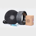 Mochila Padma Bag preta com roda de yoga e bloco de cortiça – vista do produto