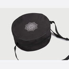 Mochila Padma Bag preta com mandala e alças – vista lateral