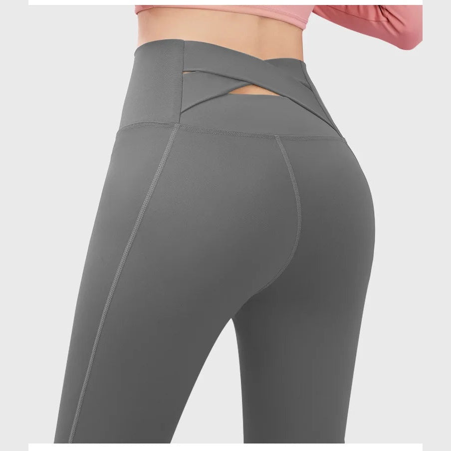 Cós cruzado nas costas das leggings Anahata Cross cinzentas – detalhe
