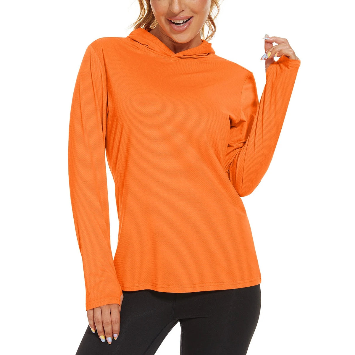 Camisola SunGuard Flow laranja com capuz e leggings pretas – vista de frente