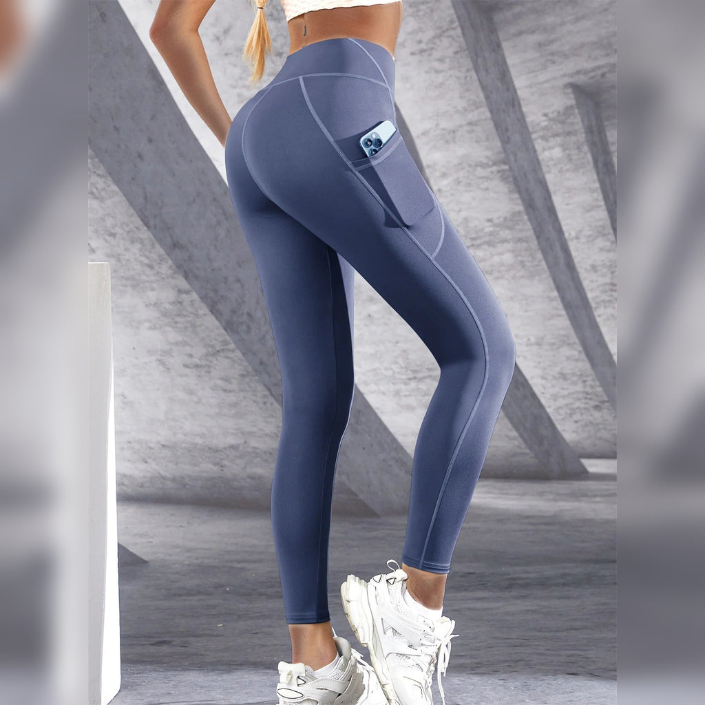 Leggings de yoga com bolsos azuis com bolso lateral – vista lateral