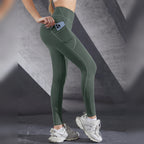 Leggings de yoga com bolsos verde-tropa com telemóvel no bolso – vista lateral