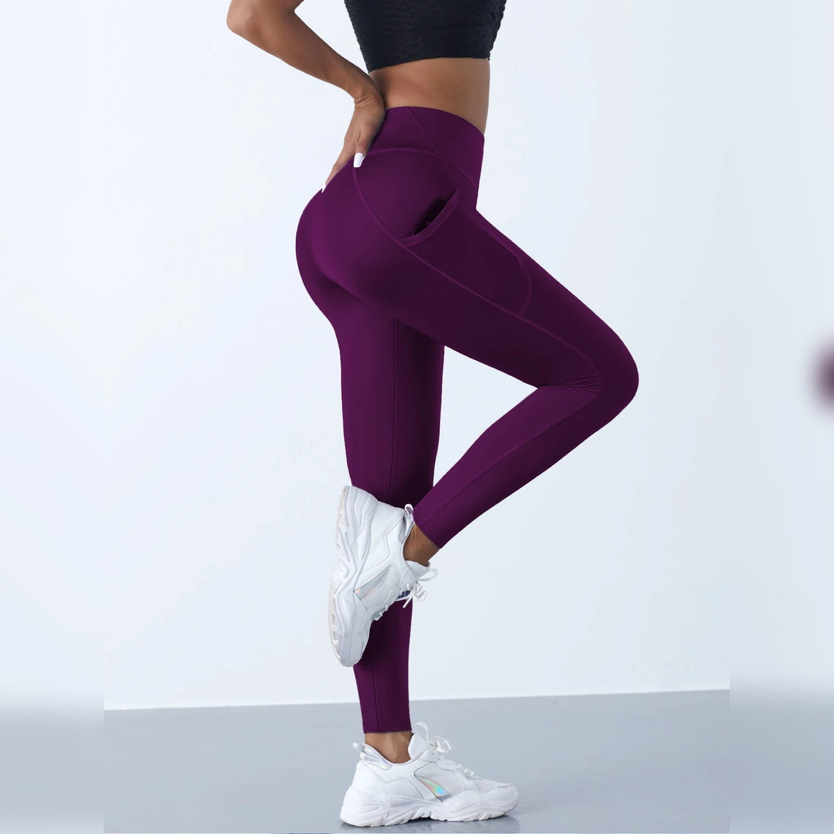 Leggings de yoga com bolsos roxo-escuras com perna dobrada – vista lateral