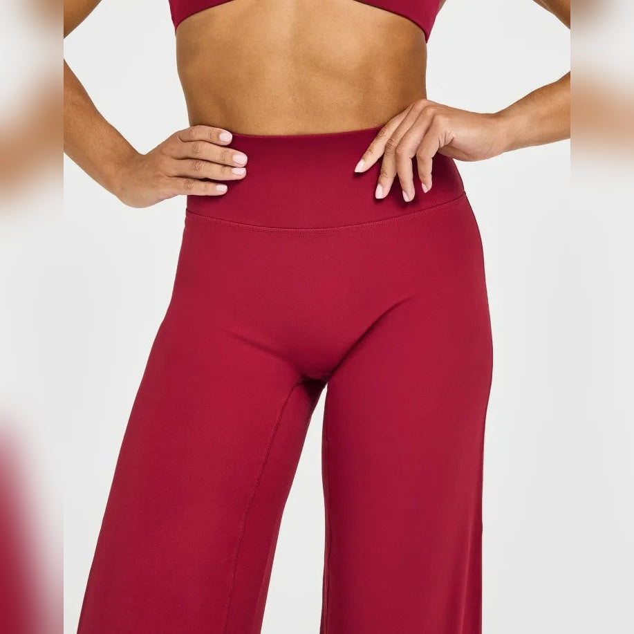 Calças ButterFlow vermelho-cereja de perna larga – vista de frente