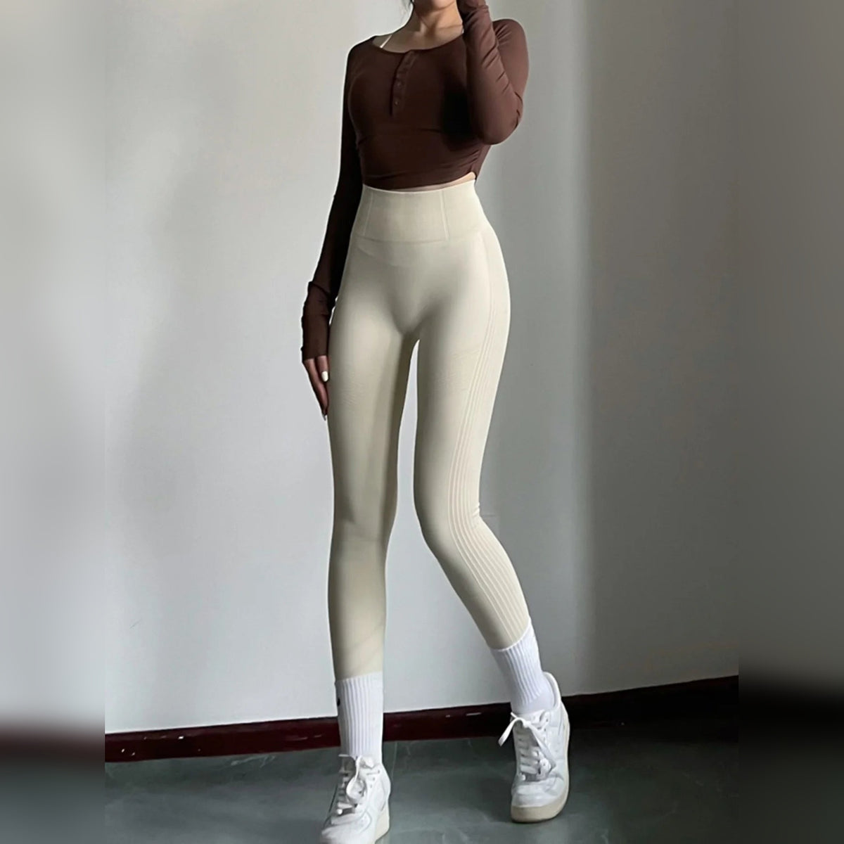 Kaia Sculpt Flow Leggings – Corpo e Energia – Branco