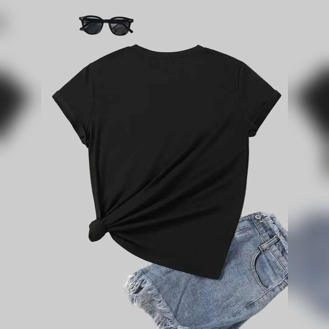 T-shirt Yoga Soul preta dobrada com óculos de sol e ganga – vista do produto
