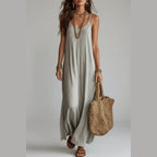 Vestido Ananda Breeze cinzento comprido de alças com mala de palha – vista de frente