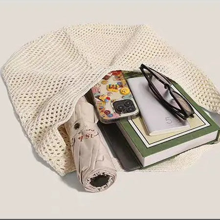 Saco Sand Breeze em rede bege com livros e objetos no interior – vista do produto
