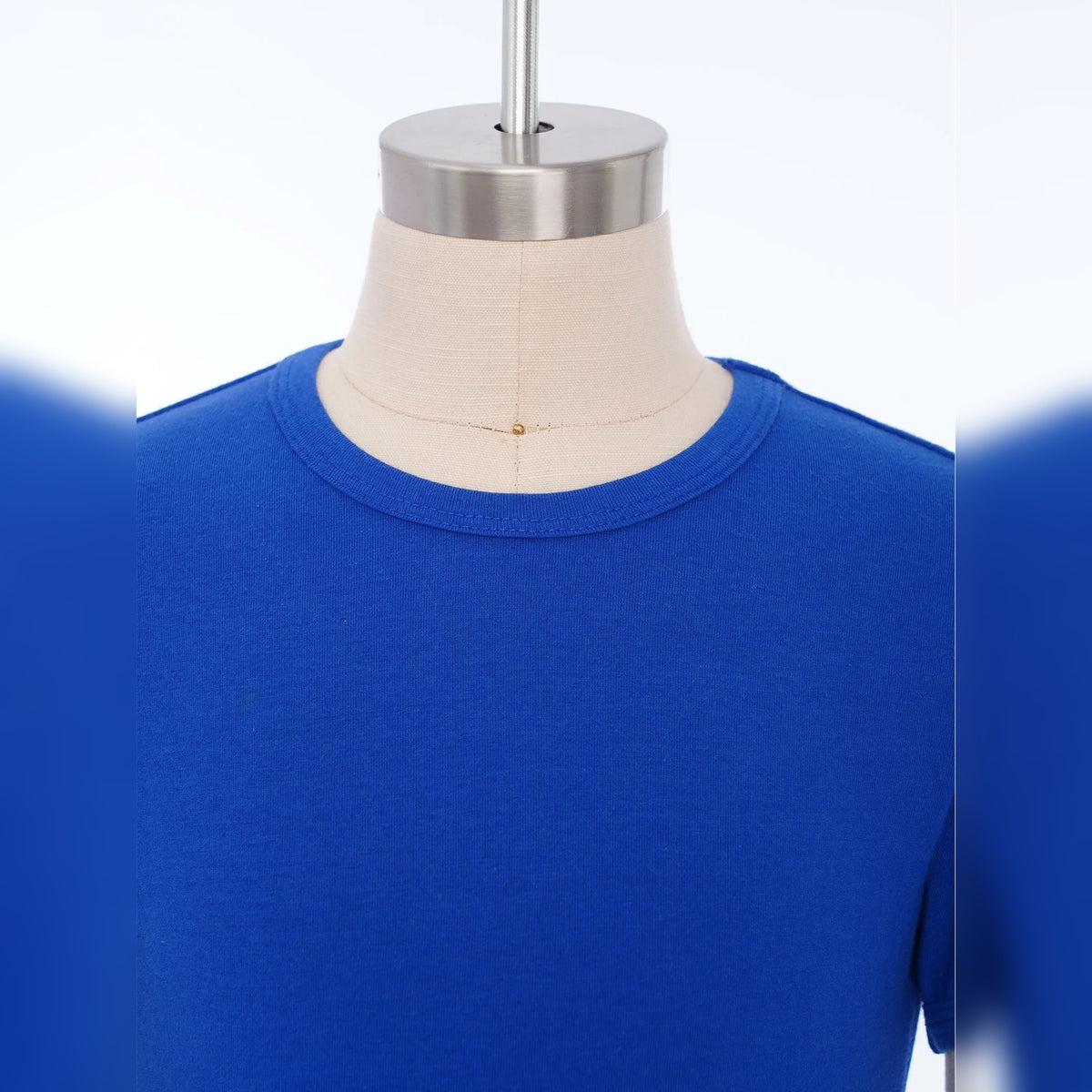 Gola redonda do body infantil Shanti azul – detalhe