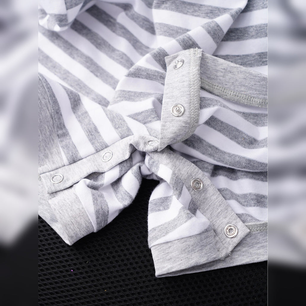 Molas de fecho do macacão infantil Nima às riscas cinzentas – detalhe