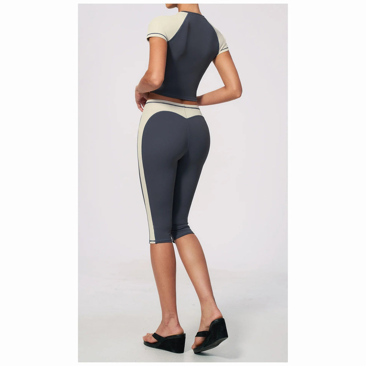 Conjunto Vinyasa Motion cinzento de manga curta – vista de costas
