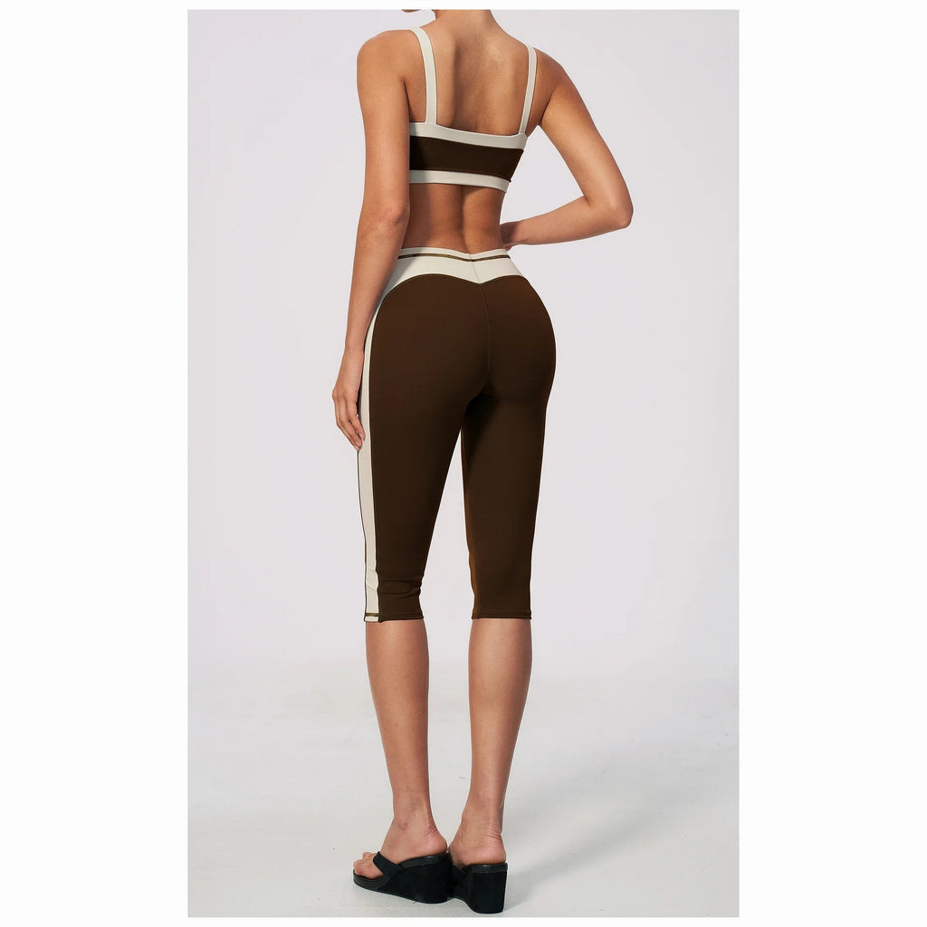Conjunto Vinyasa Motion café-escuro com top cavado – vista de costas