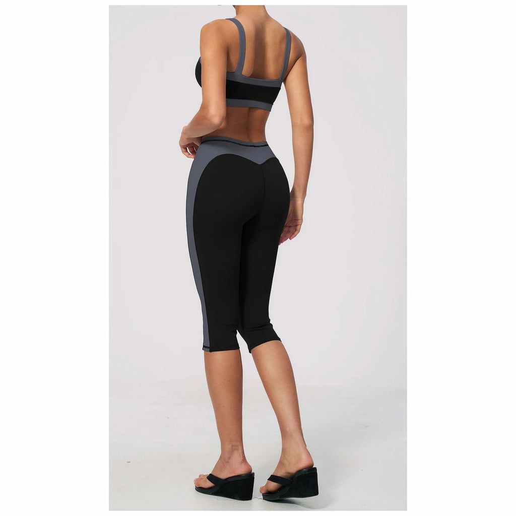 Conjunto Vinyasa Motion preto com risca lateral cinzenta – vista de costas