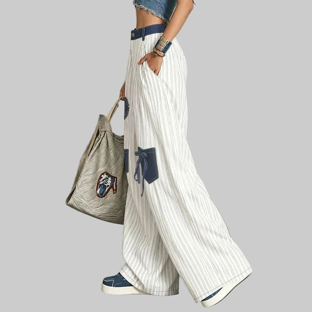 Calças wide leg Urban Prana brancas às riscas com bolso patchwork – vista lateral