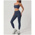 Conjunto Shakti Glow azul-marinho com top e leggings – vista de frente