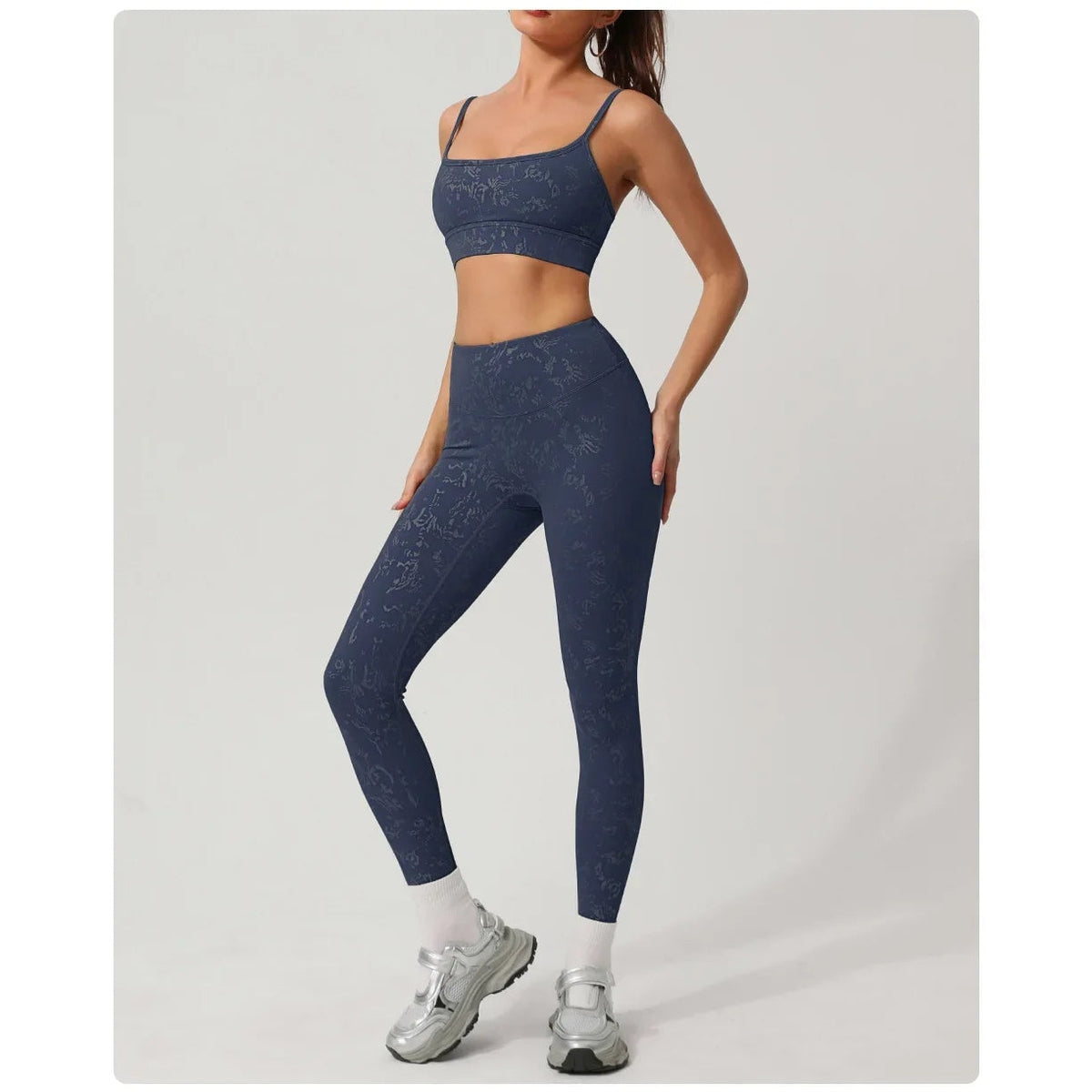 Conjunto Shakti Glow azul-marinho com top e leggings – vista de frente