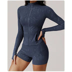 Conjunto Shakti Glow azul-marinho com casaco de fecho e calções – vista de frente