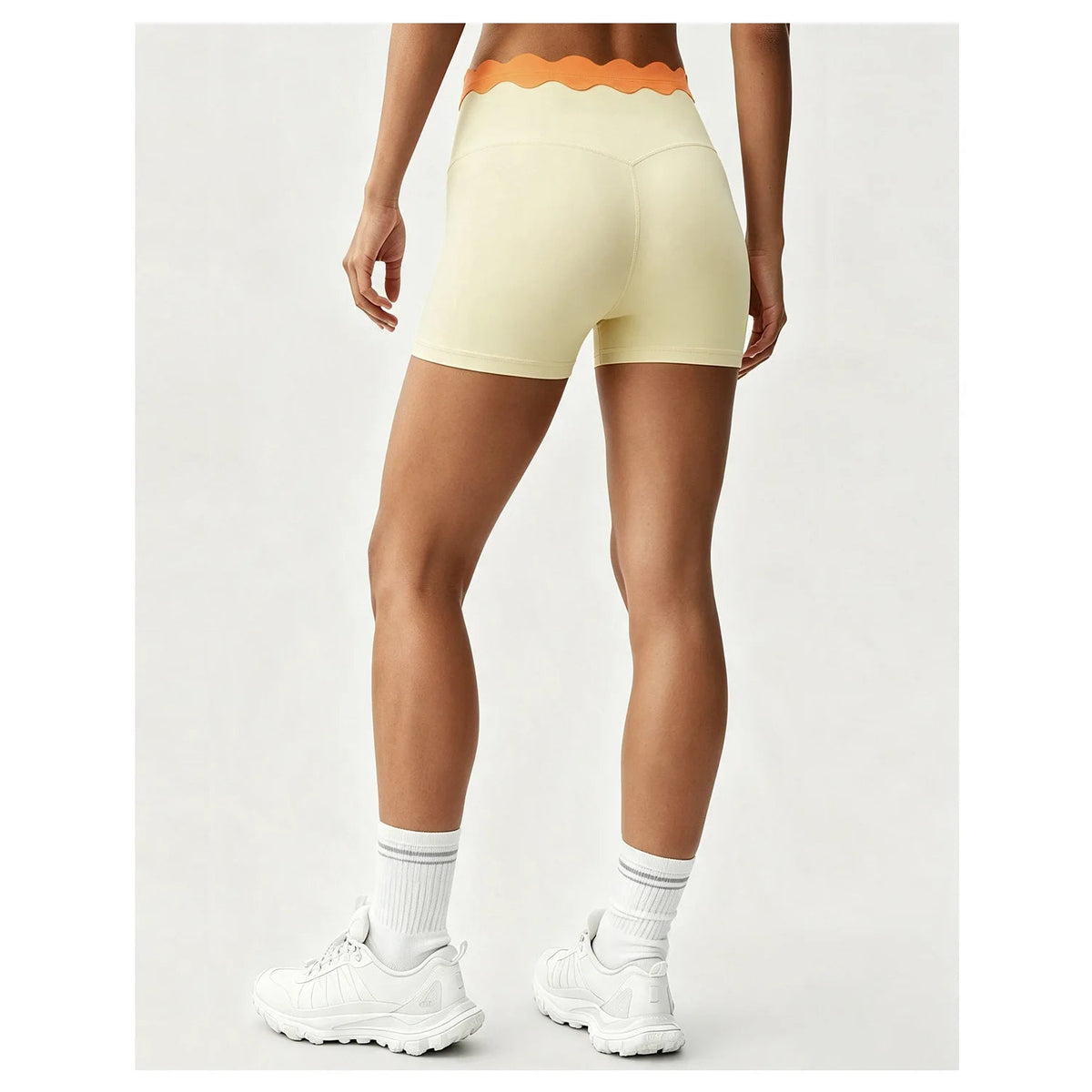 Calções Shakti Lace amarelo-claros com cós ondulado – vista de frente