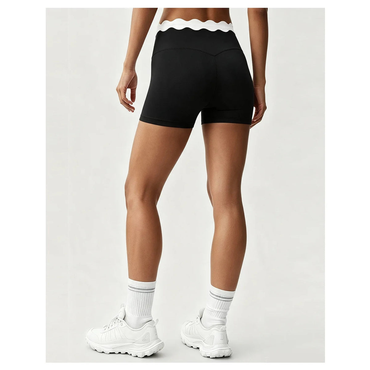 Calções Shakti Lace pretos com cós ondulado – vista de costas
