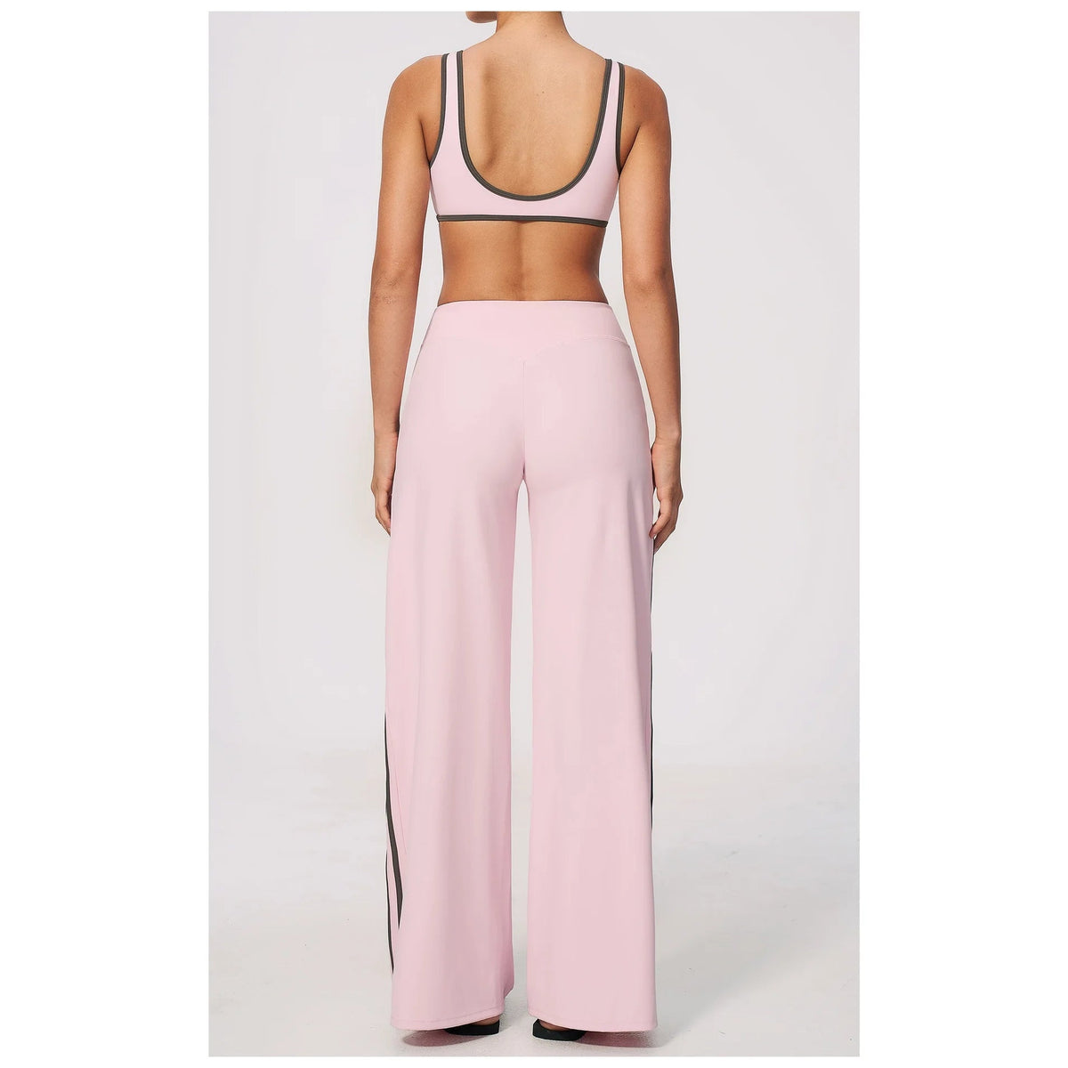 Conjunto Shakti Line rosa-água com top e calças de perna larga – vista de costas