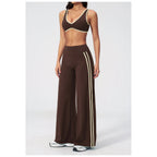 Conjunto Shakti Line castanho-café com riscas laterais – vista de frente