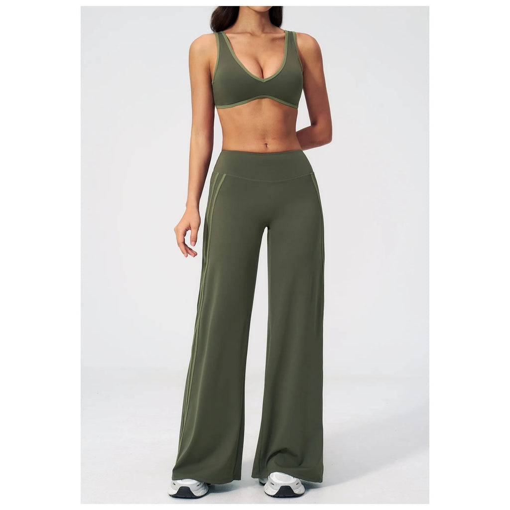 Conjunto Shakti Line verde com calças de perna larga – vista lateral