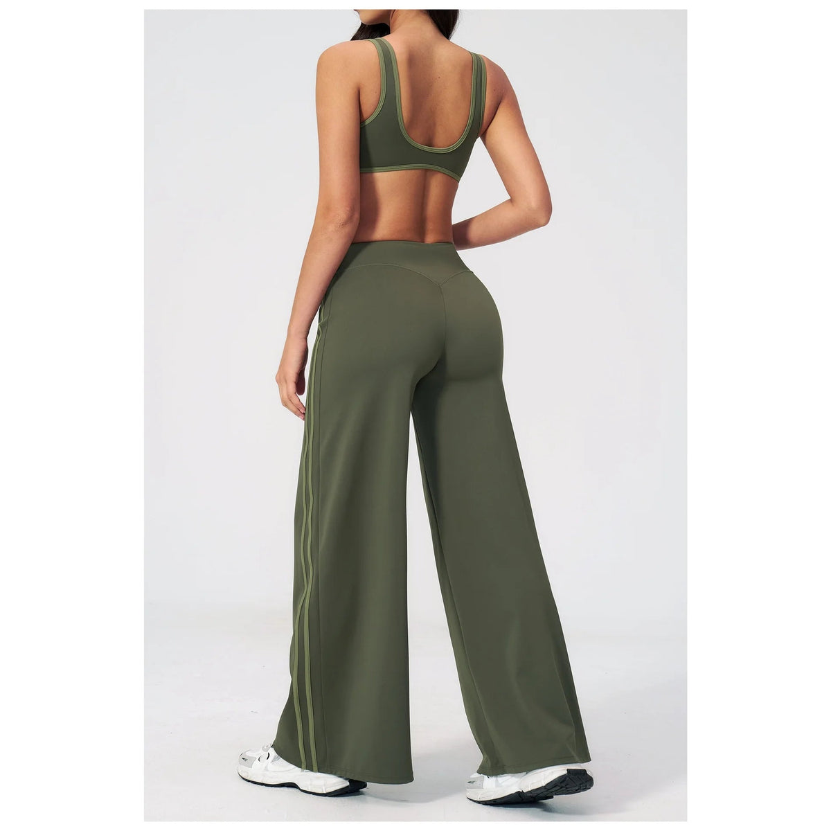 Conjunto Shakti Line verde com top de alças – vista de costas